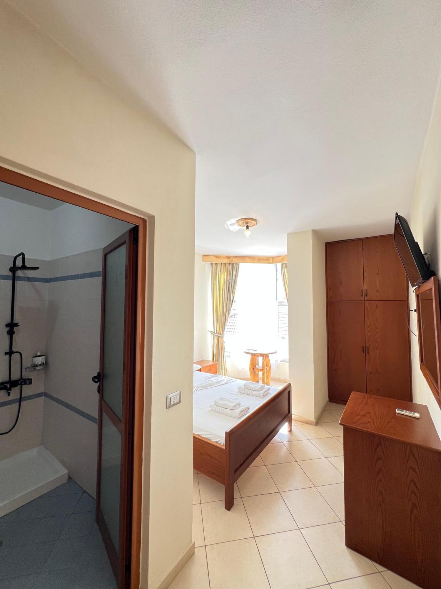 Hotel Veli Sarandë Exterior foto